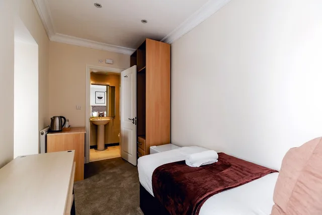 غرفة أساسية رباعية بسرير مزدوج وسريرين منفصلين، Mina House 2/5