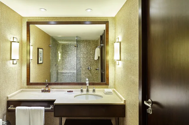 غرفة كلوب بسريرين مزدوجين بإطلالة جزئية على البحر، Sheraton Grand Rio Hotel & Resort 5/7