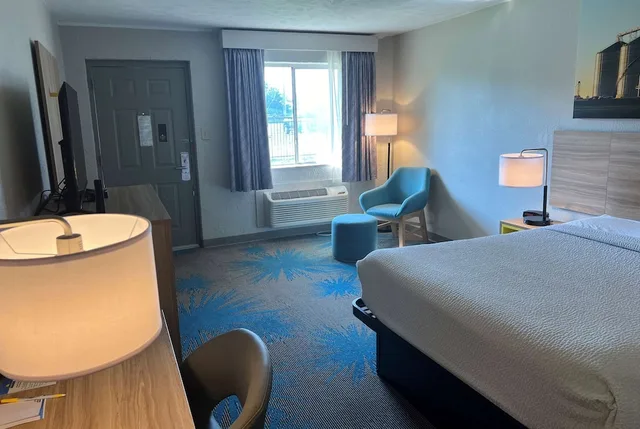 غرفة قياسية بسرير كوين للمدخنين، Days Inn By Wyndham Hays 2/4