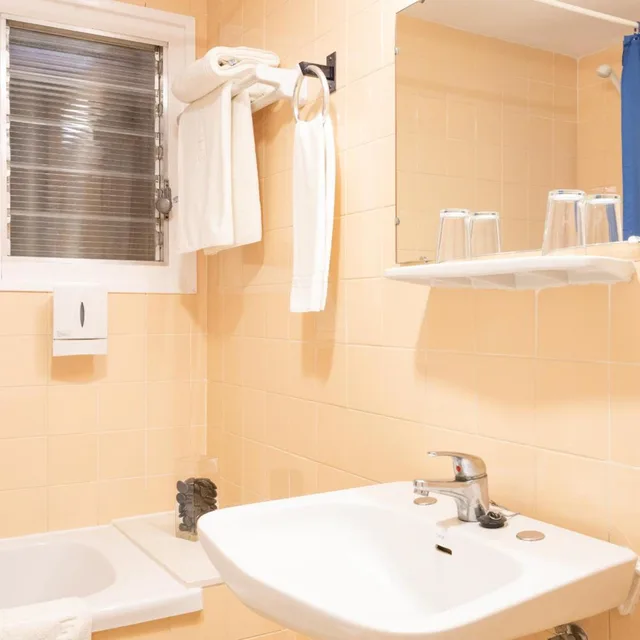 غرفة مفردة، Bell Aire Hotel 7/8
