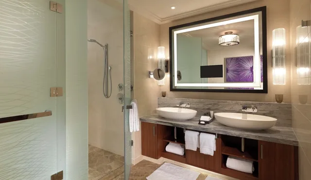 Deluxe Waterfront Room King Bed، Four Seasons Hotel Abu Dhabi at Al Maryah Island 2/4