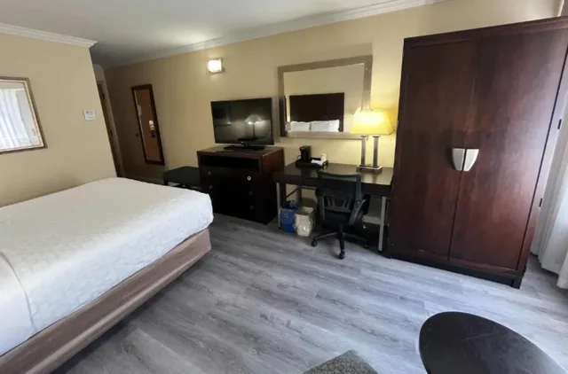 غرفة بسرير كينج لذوي الإعاقة، Quality Inn Saint-Jean-sur-Richelieu 2/6
