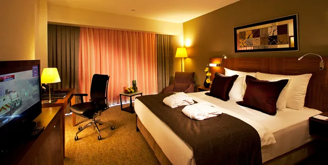غرفة قياسية ثلاثية، Crowne Plaza Istanbul Harbiye Hotel 3/3