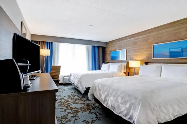 غرفة قياسية بسرير كينج وسريرين كوين، Holiday Inn Mississauga Toronto West 4/10