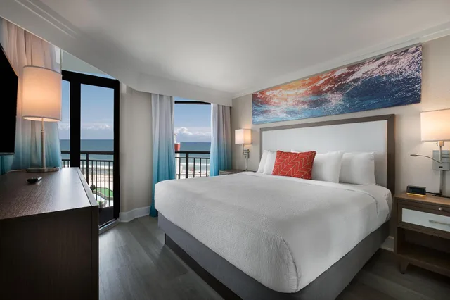 3 Bedrooms, Condo, Ocean Front, Partial View، Grande Cayman Resort 3/6