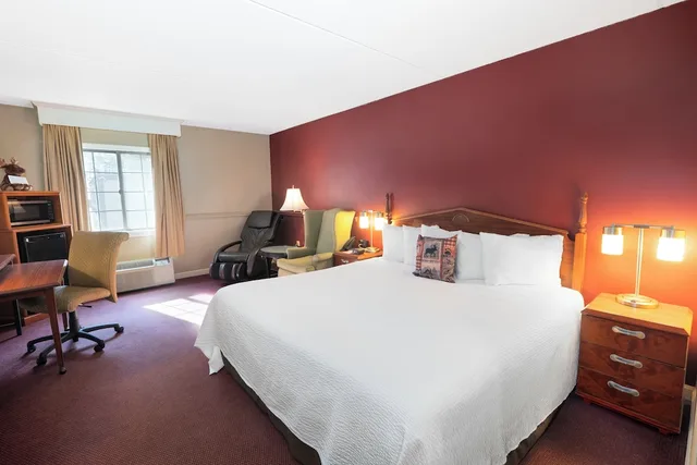 غرفة قياسية بسرير كينج، Fireside Inn Suites West Lebanon 4/10