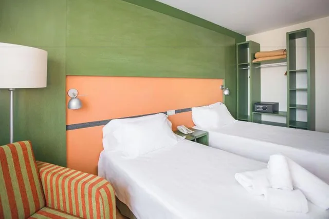 غرفة مفردة بسريرين منفصلين، Hotel Naval Sestao 3/4
