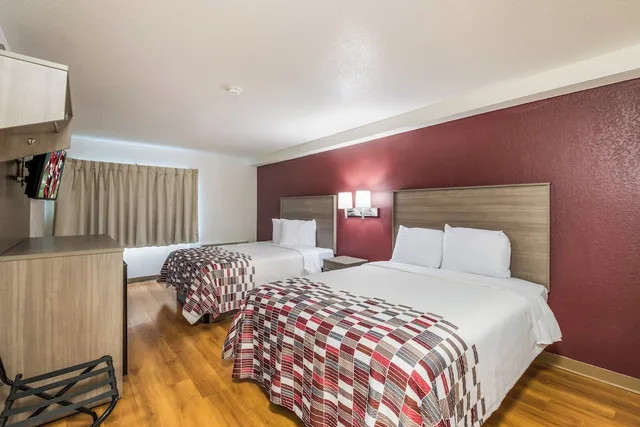 غرفة قياسية بسريرين كوين لغير المدخنين، Red Roof Inn Rochester Airport 2/10