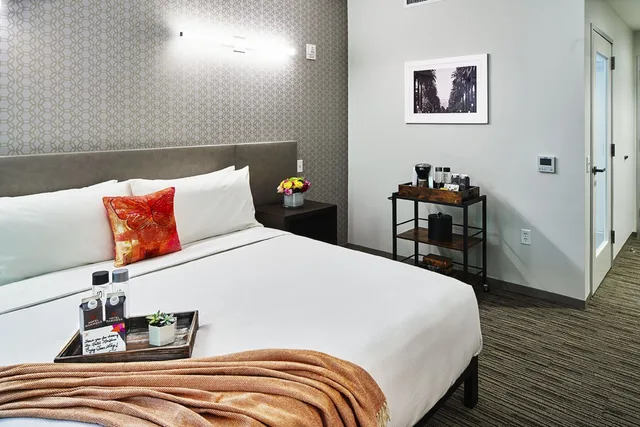 غرفة بريميوم بسرير كينج، Hotel Mariposa Los Angeles 1/4