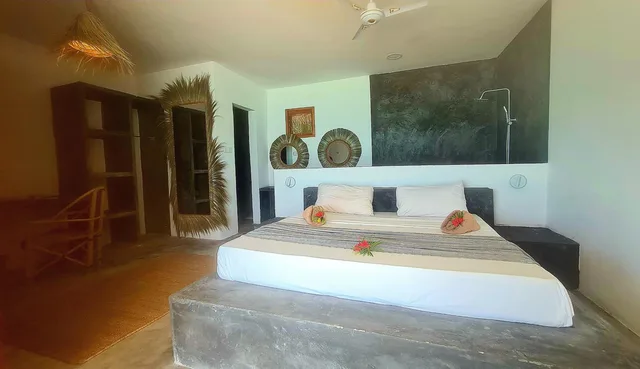 غرفة ديلوكس بسرير مزدوج بإطلالة على البحر بشرفة، Garden Beach Bungalows 1/4