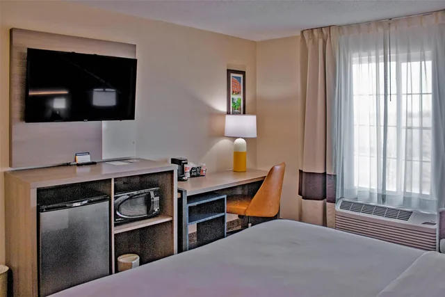 غرفة بسرير كينج، Comfort Inn & Suites Geneva - West Chicago 5/5