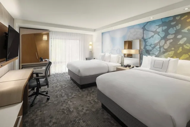 Room, Multiple Beds، Courtyard by Marriott Seattle Northgate 1/2