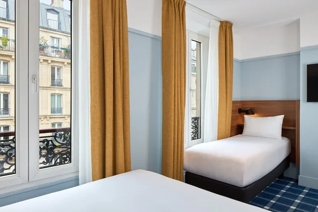 غرفة ثلاثية بسرير كوين، Timhotel Paris Gare Du Nord 2/4