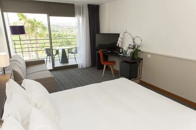 Superior, Double Bed, Partial Sea View, Thalazur Antibes - Hotel & Spa 5/6