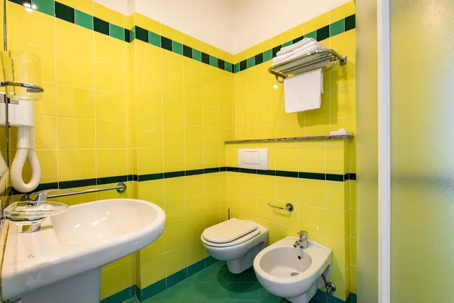 غرفة رباعية بإطلالة على البحر، Hotel Palos 3/5