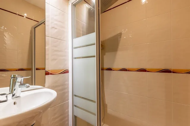 Apartment, 1 Single and 2 Queen Beds, Courtyard View، Kyriad Saint Malo Centre Plage 9/10