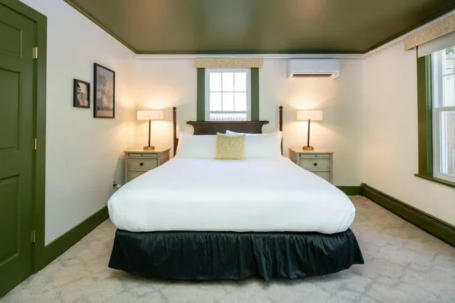 غرفة قياسية بسرير كينج لذوي الإعاقة، Church Street Inn Lenox 2/4