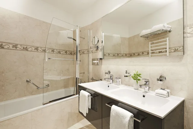 Chic, Comfort, Queen Bed, Lake View، Hotel Belvedere Locarno 4/5
