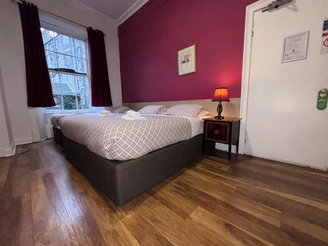 غرفة عائلية بسرير كينج وسرير فردي، Regent House Hotel 4/9