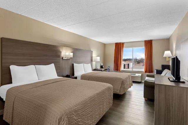 غرفة رباعية بسريرين كوين، Econo Lodge Willowbrook 2/4