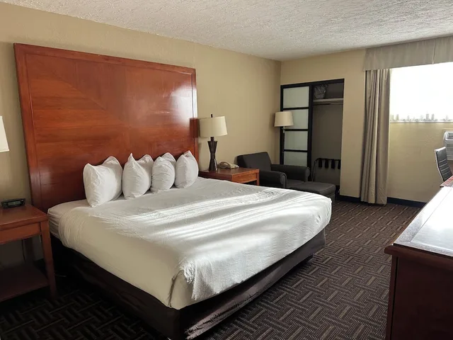 غرفة بسرير كوين، Wyndham Garden Medicine Hat Conference Center 1/7