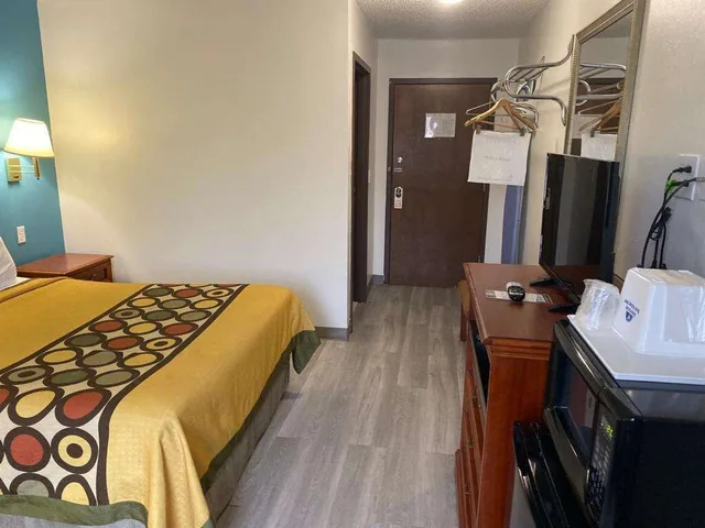 غرفة بسرير كوين لذوي الإعاقة، Americas Best Value Inn West Frankfort 2/4