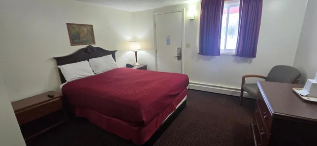 غرفة بسرير كوين، Red Carpet Inn Pulaski 3/4