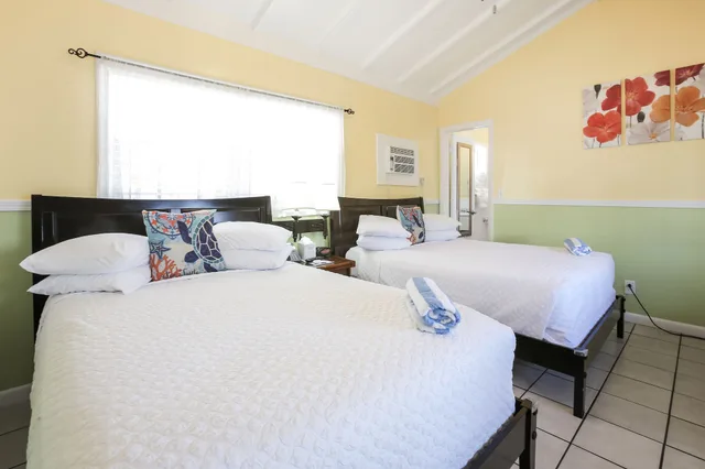 غرفة قياسية بسريرين مزدوجين بحمام خاص، The Palms Hotel 5/10