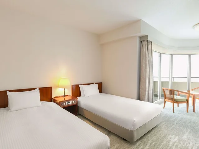 غرفة كلاسيكية ركنية بسريرين منفصلين بإطلالة على البحر، Grand Mercure Awaji Island Resort & Spa 2/4