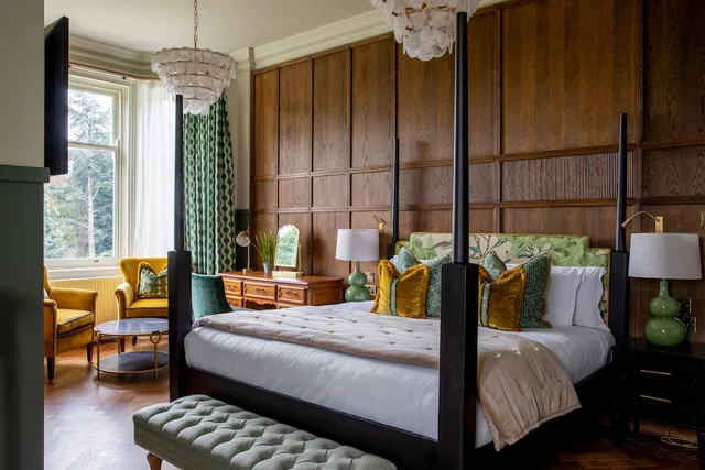 غرفة سوبيريور بسرير كوين، Worplesdon Place Hotel 1/5