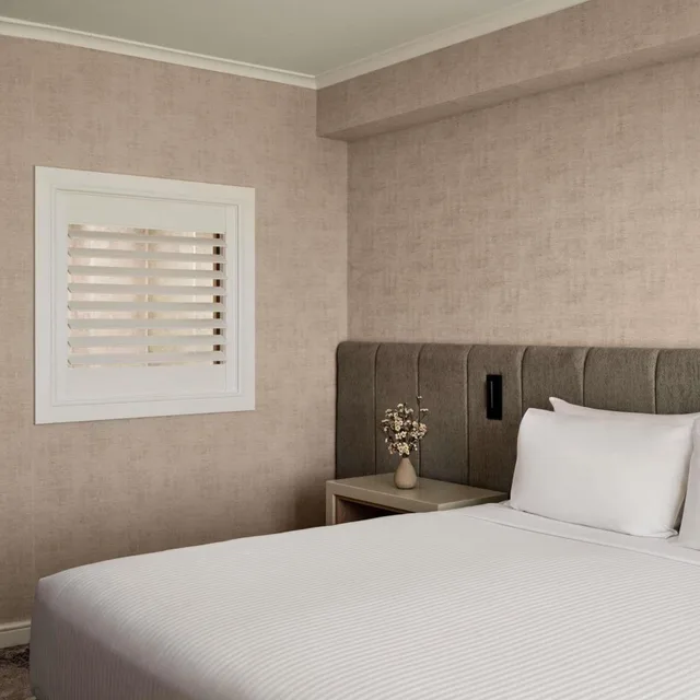 غرفة سوبيريور بسرير كينج وسريرين كوين بإطلالة على المدينة، The Brighton Hotel Sydney - Mgallery Collection 7/10