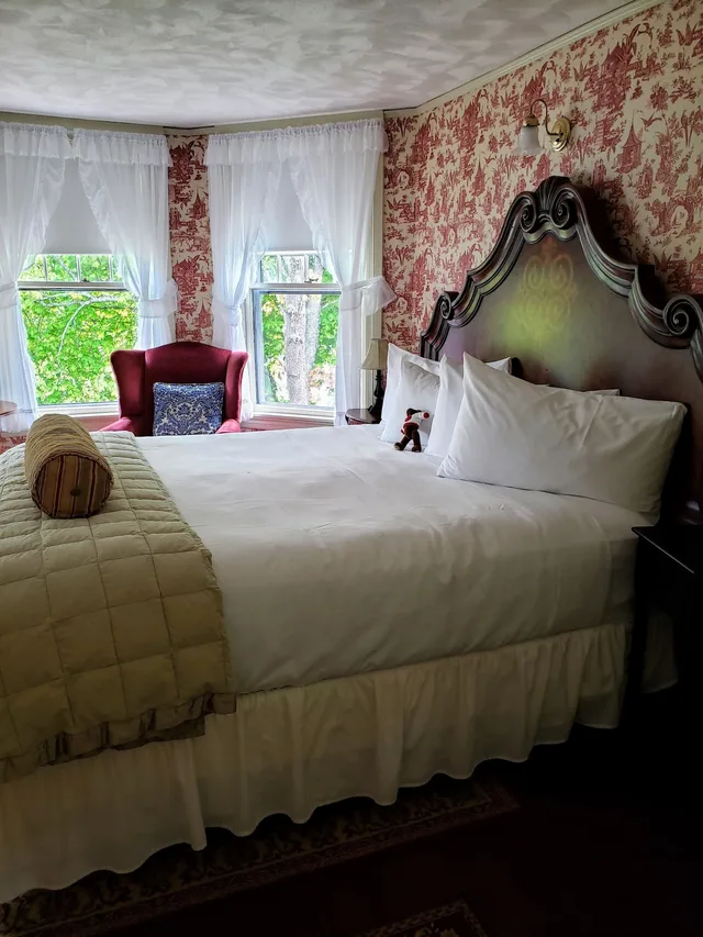 Eden, King Bed، Moseley Cottage Inn and Town Motel 1/1