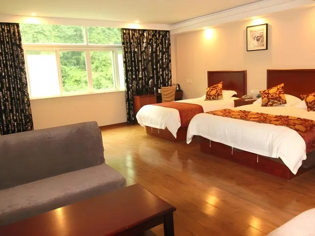 Family, GREENTREE INN HUANGSHAN TANGKOU TOWN SCENIC SPOT SOUTH GATE TRANSFER CENTER HOTEL 1/3