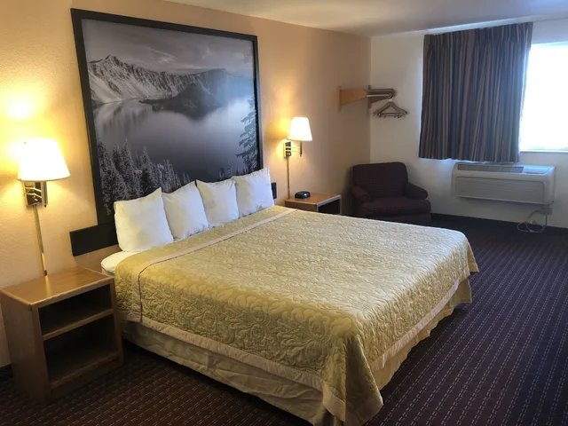 غرفة قياسية بسرير كينج، Super 8 By Wyndham The Dalles OR 2/10