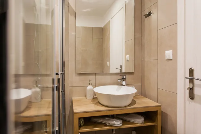استوديو سيغنتشر بسرير كوين، Dynasta Central Suites 3/6