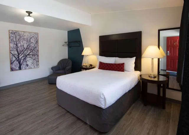 غرفة بسرير كوين، SureStay Hotel by Best Western Castlegar 2/4