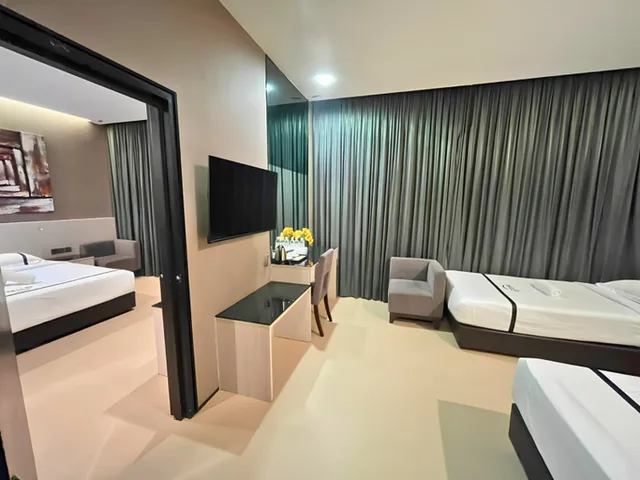 Family 4, Kingston Hotel 26 at One City Subang, Selangor 2/2