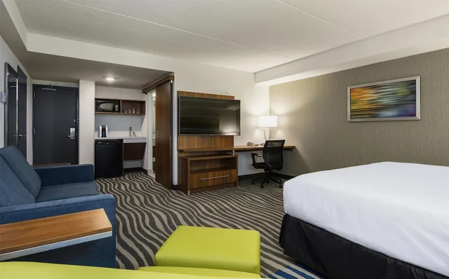 Standard, King Bed, Sofa, Pet Friendly, Corner, Birchwood Inn, BW Premier Collection 1/2