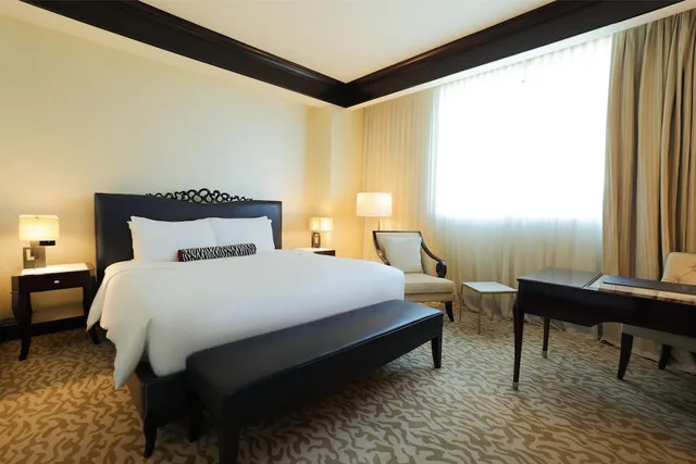جناح تنفيذي بسريرين كينج بإطلالة على المدينة، فندق كمبينسكي العثمان الخبر(Kempinski Al Othman Hotel) 2/2