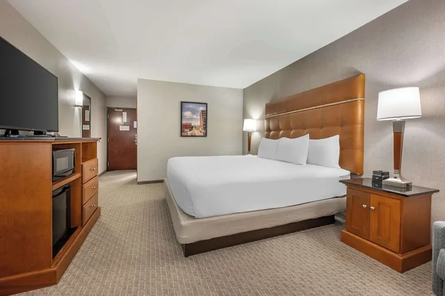 غرفة بسرير كينج، Drury Inn and Suites Champaign 2/4