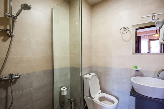 غرفة قياسية بسرير كوين بإطلالة على المدينة بشرفة، Hotel N16 6/7