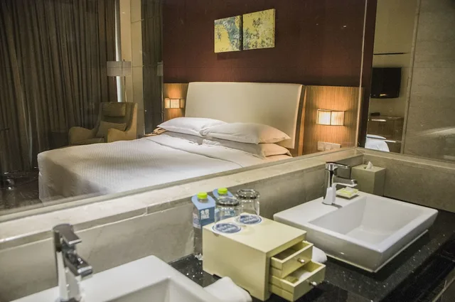 غرفة تنفيذية بسرير كينج، Four Points By Sheraton Qingdao Chengyang 7/8