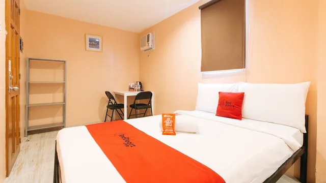 غرفة عائلية بسريرين مزدوجين، Reddoorz Edsa Pasay 1/2