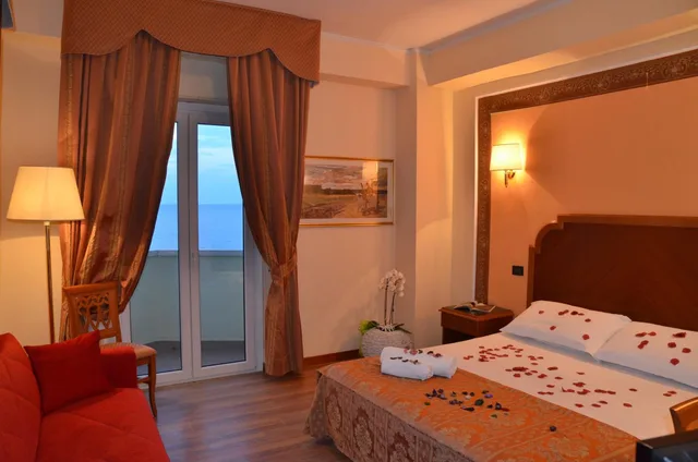 Standard, Double Bed, Grand Hotel Montesilvano 1/8