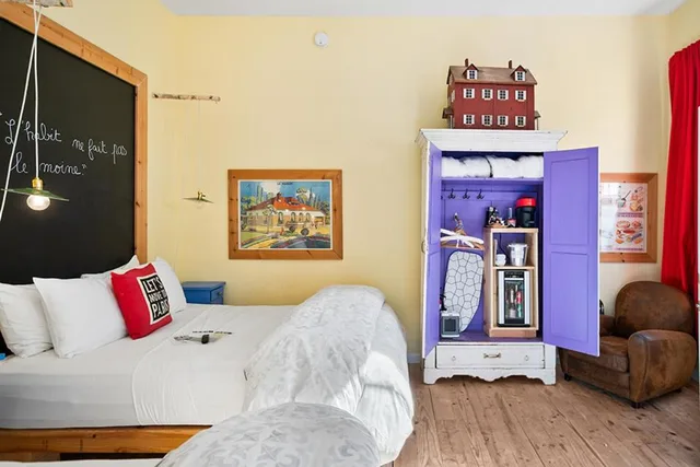 Room, Double Bed, Private Bathroom, Metro Hotel and Cafe 1/6