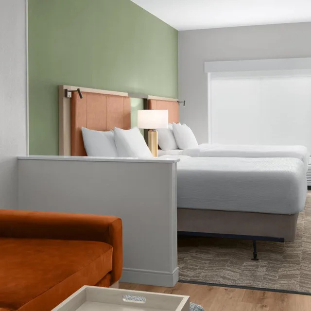 جناح بسريرين كوين مع سرير سحّاب إضافي مع أريكة لذوي الإعاقة، Springhill Suites Pinehurst Southern Pines 1/4