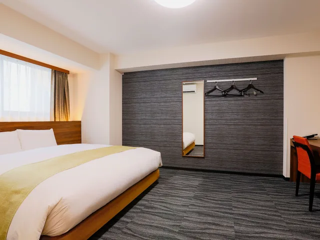 Universal, King Bed، KOKO HOTEL Takamatsu 2/4