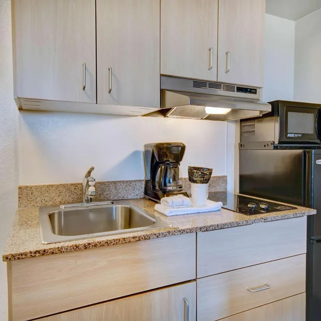 Room, 2 King Beds, Kitchen, Near Building، Studio6 Tucson, AZ - Irvington Road 4/4