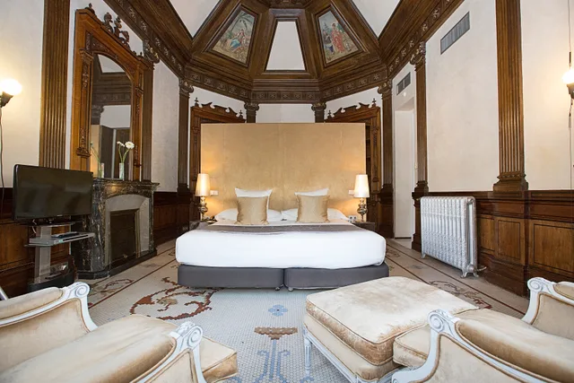 جناح جونيور، Hospes Palacio de los Patos 9/10
