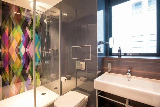 غرفة بسرير كينج، Village Hotel Southampton Eastleigh 3/4